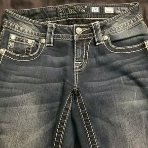 Miss Me 25 signature straight leg